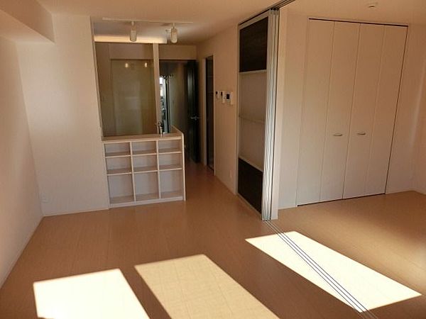 リビング可動式の間仕切り付